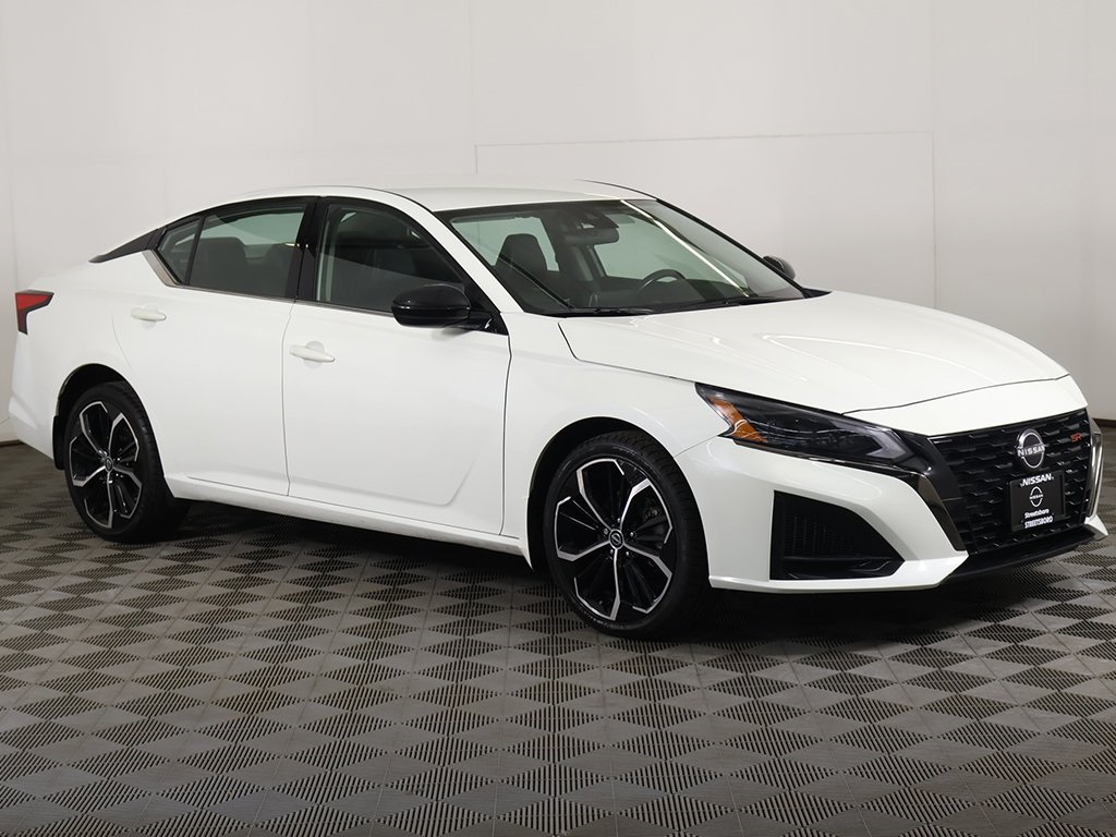 2023 Nissan Altima 2.5 SR photo 2