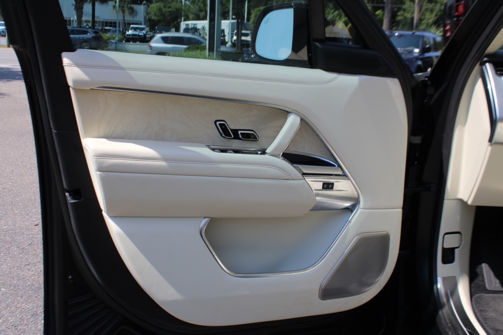 2024 Land Rover Range Rover SV photo 11
