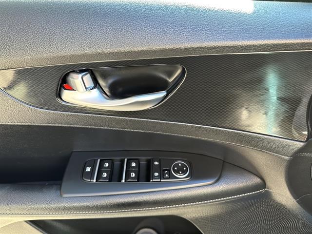 2023 Kia Forte GT-Line photo 15