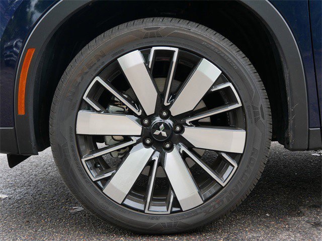 2025 Mitsubishi Outlander SE photo 7