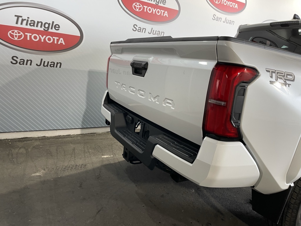 2025 Toyota Tacoma SR5 photo 12