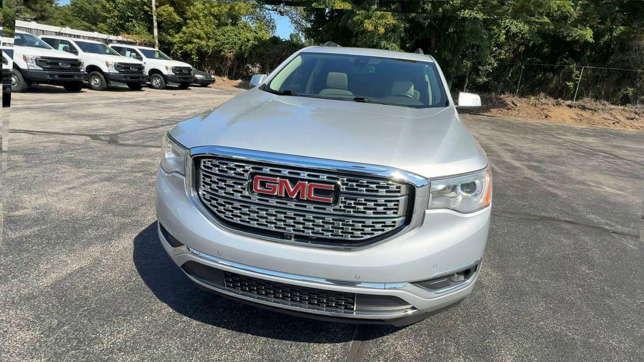 2017 Gmc Acadia Denali photo 2