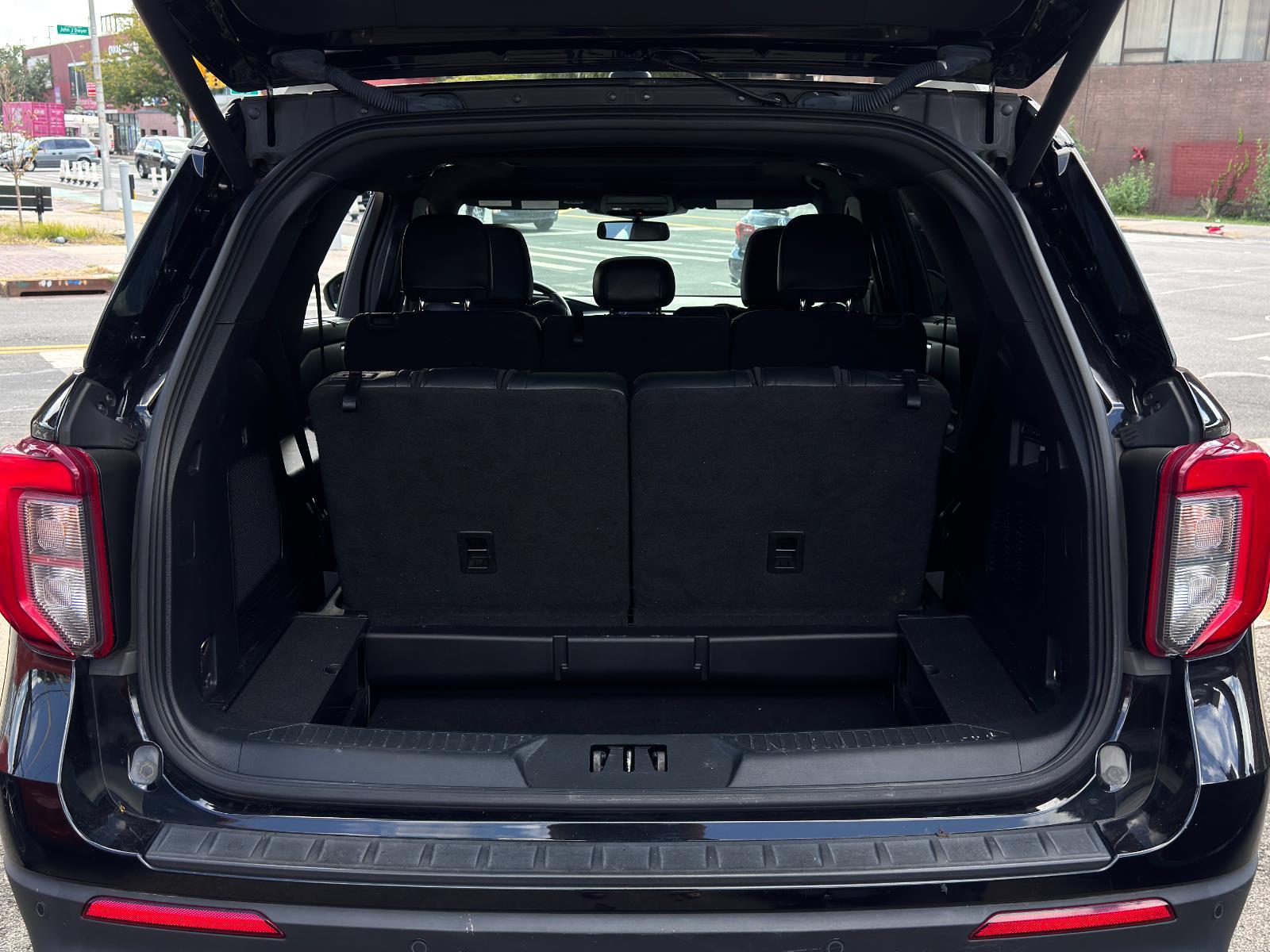 2022 Ford Explorer ST photo 6