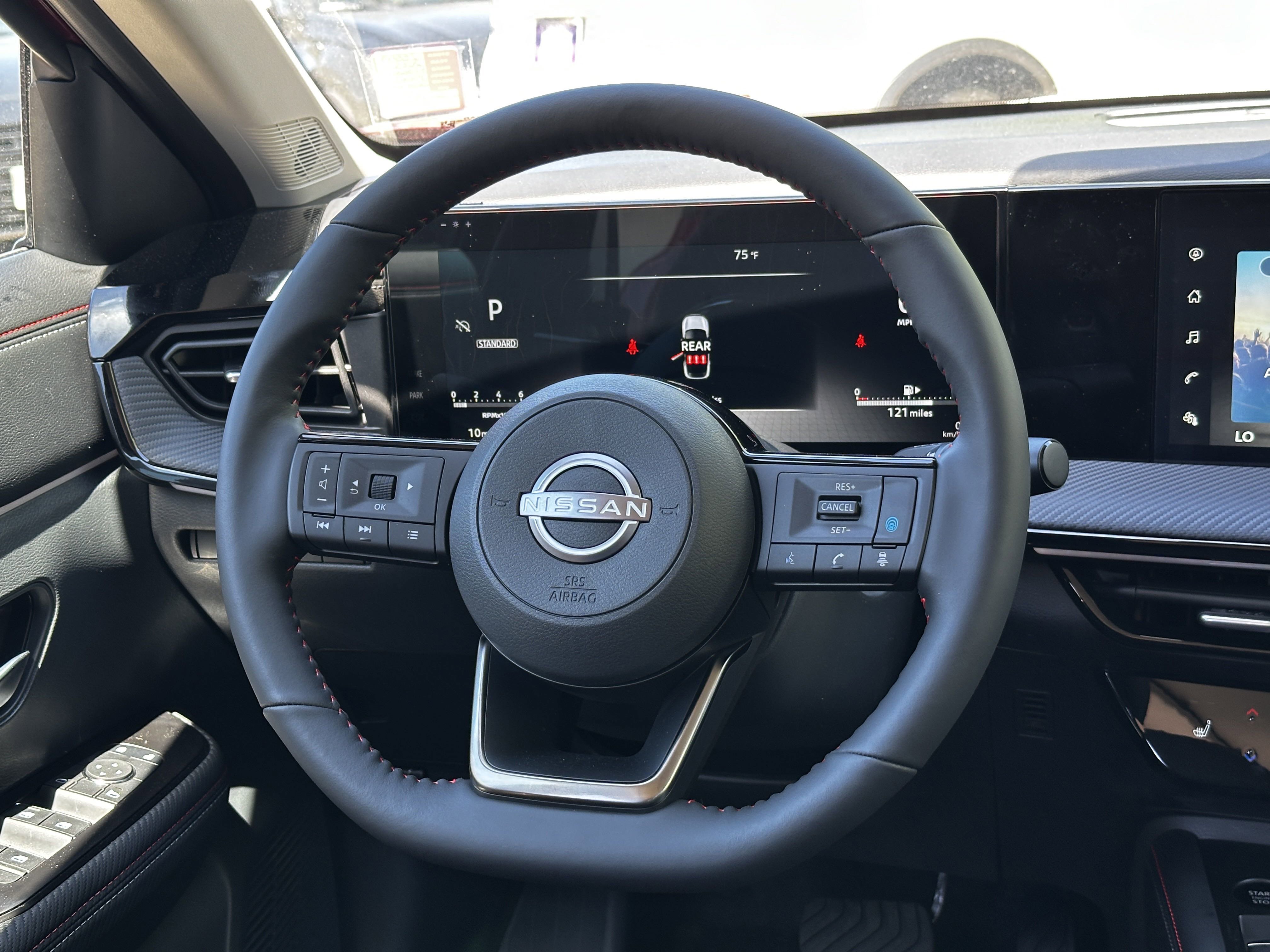 2025 Nissan Kicks SR photo 4