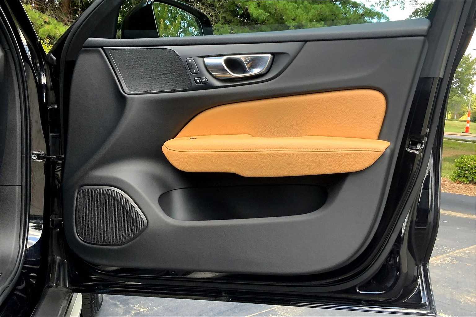 2020 Volvo V60 Cross Country photo 15