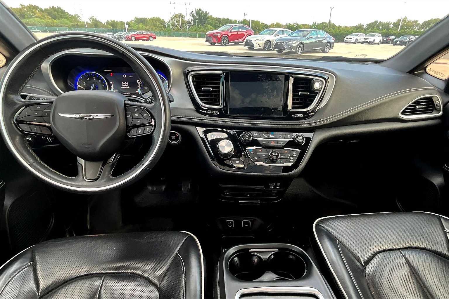 2018 Chrysler Pacifica Limited photo 12