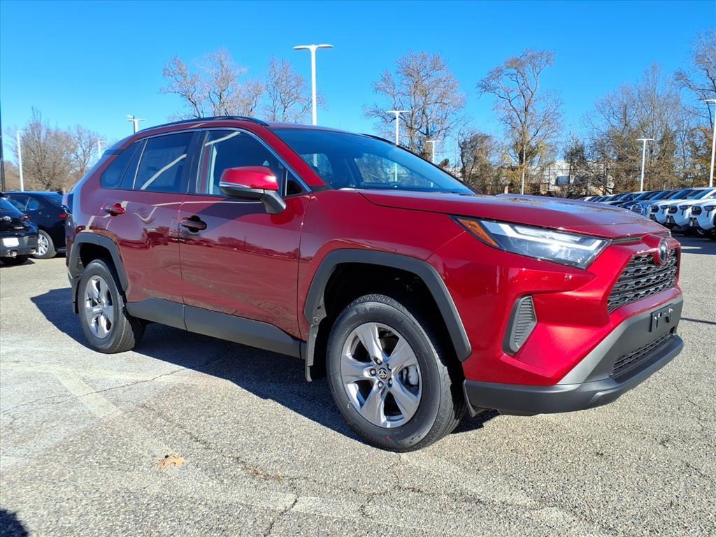 2025 Toyota RAV4 XLE's photo