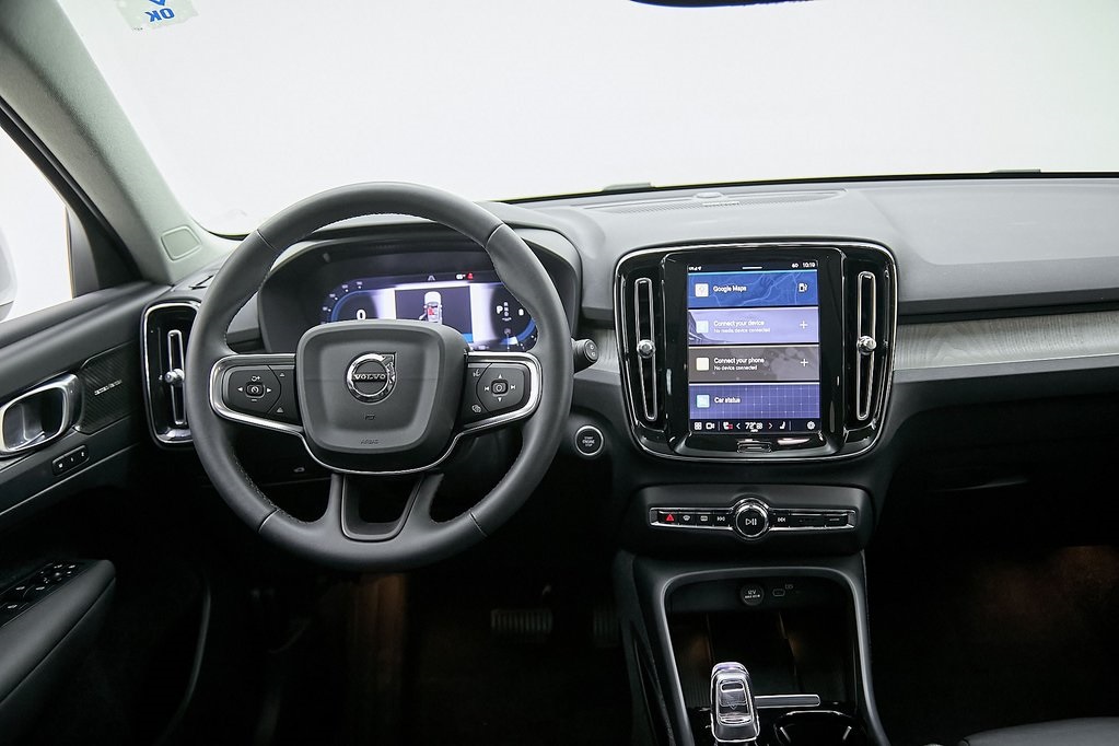 2024 VOLVO XC40 - Image 25