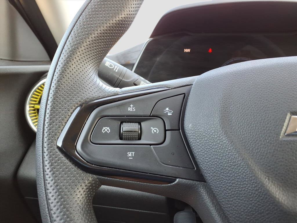 2025 Chevrolet Trax LT photo 22