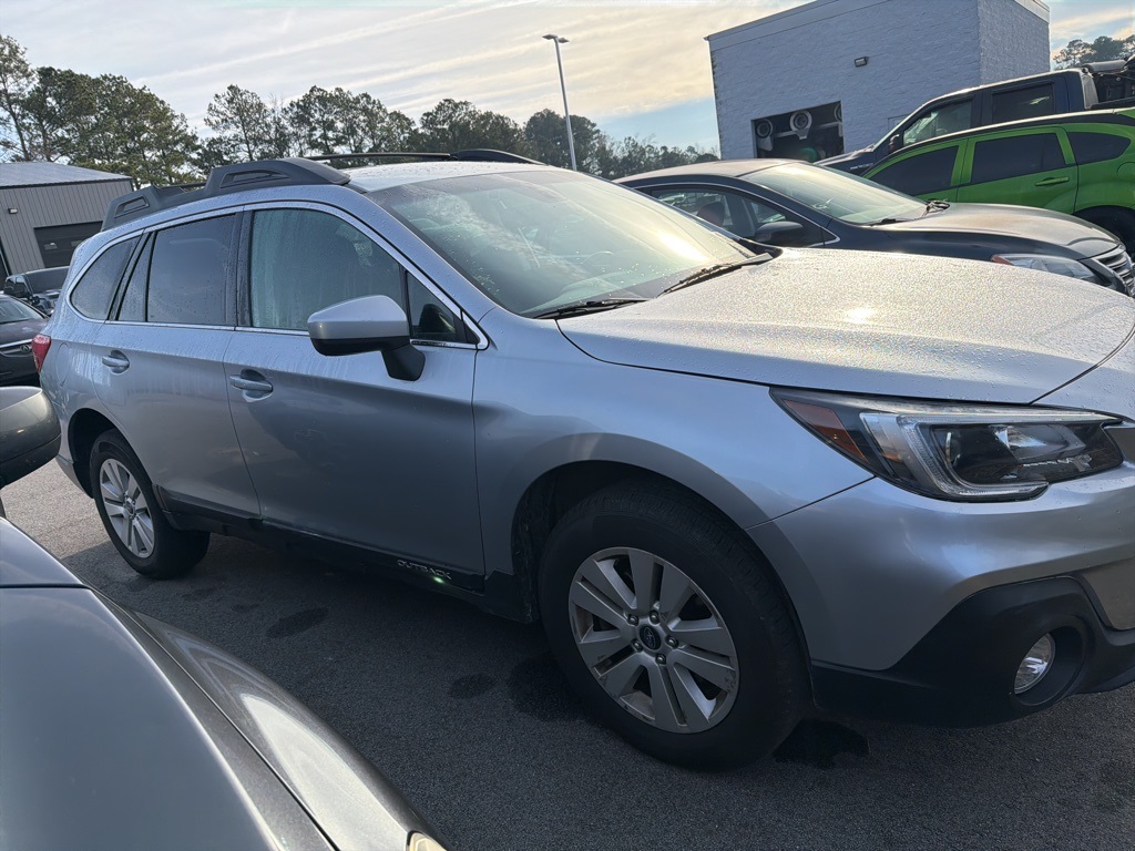 2019 Subaru Outback 2.5i Premium photo 2