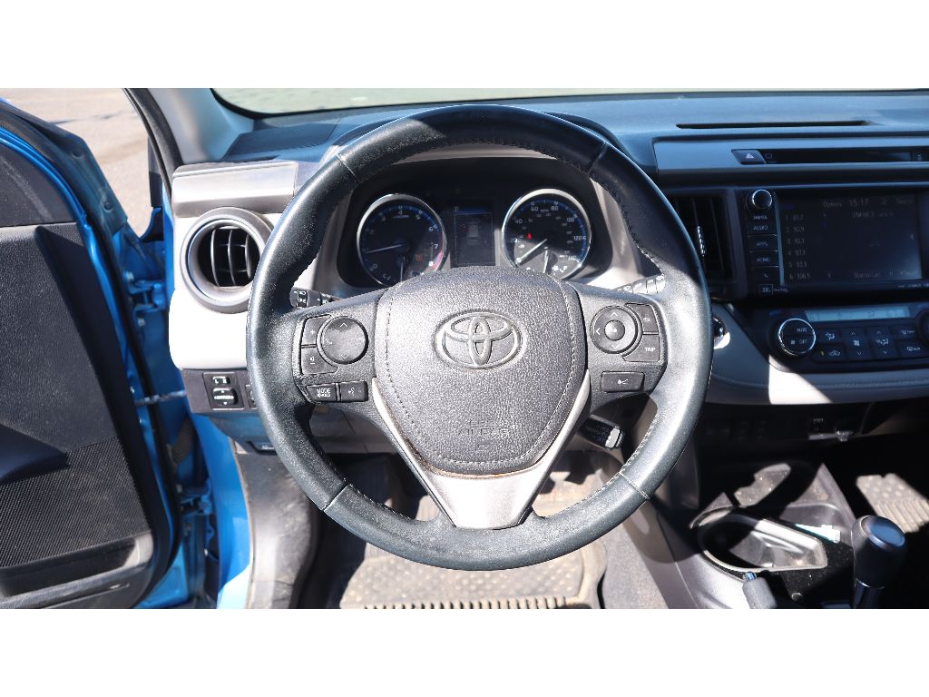 2016 Toyota RAV4 Limited photo 13