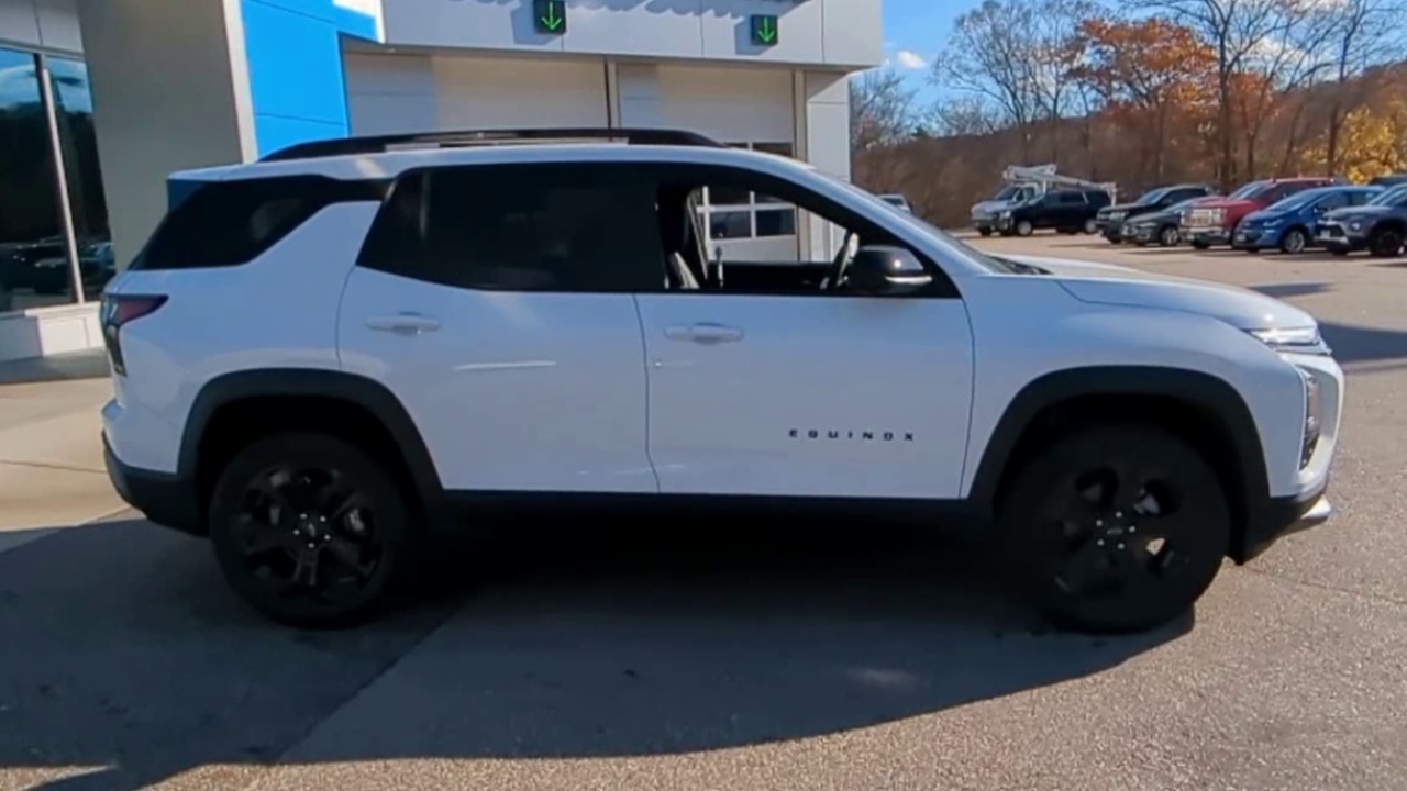 2025 Chevrolet Equinox LT photo 32
