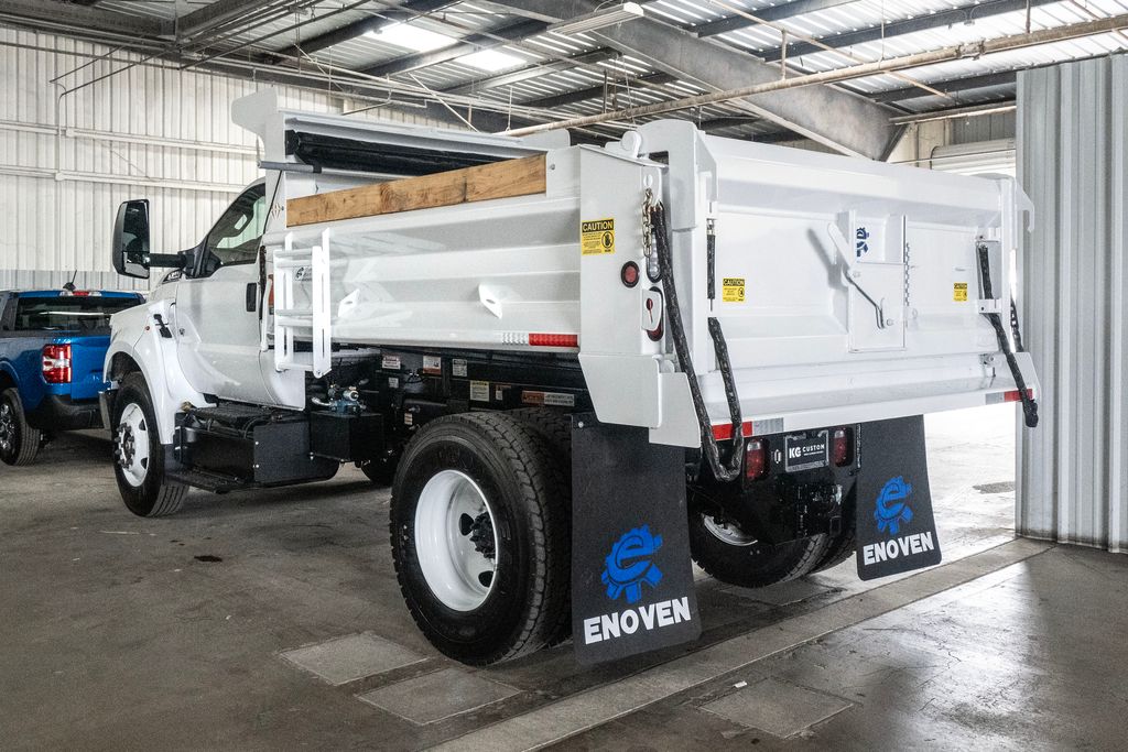 2025 Ford F-650 XL photo 4