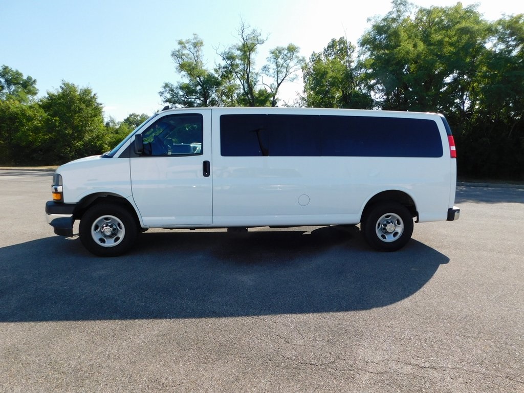 2022 Chevrolet Express 3500 LS photo 3