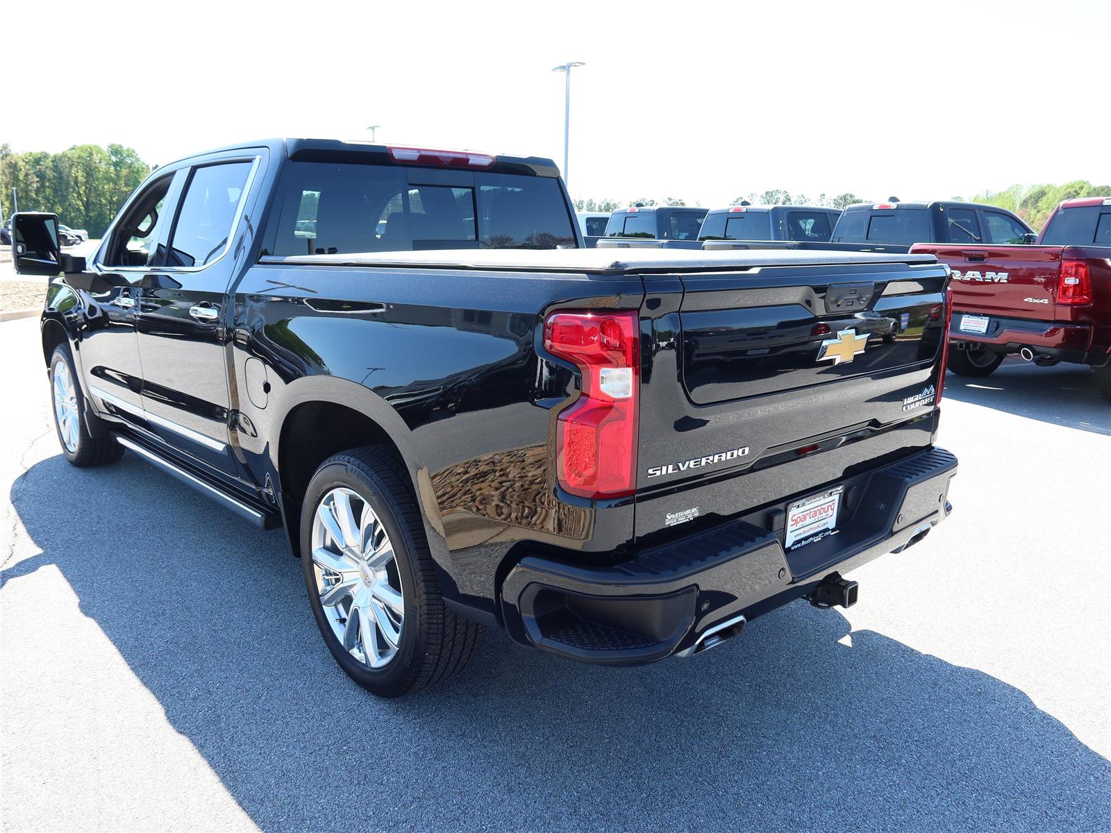 2024 Chevrolet Silverado 1500 High Country photo 2