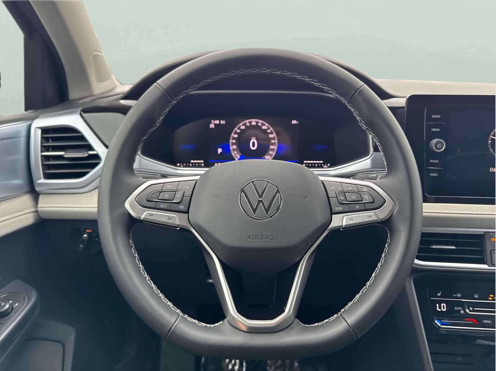 2025 Volkswagen Taos SE photo 15