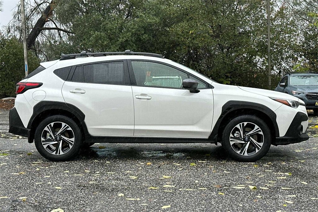 2025 Subaru Crosstrek Premium photo 2