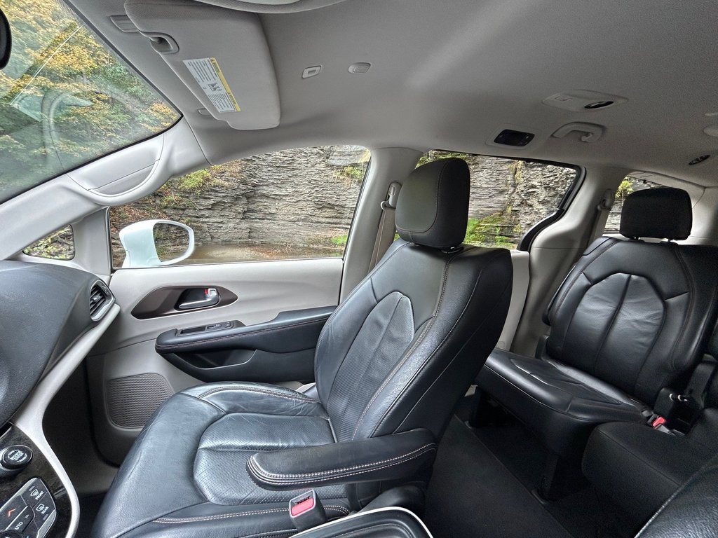 2018 Chrysler Pacifica Touring L photo 14