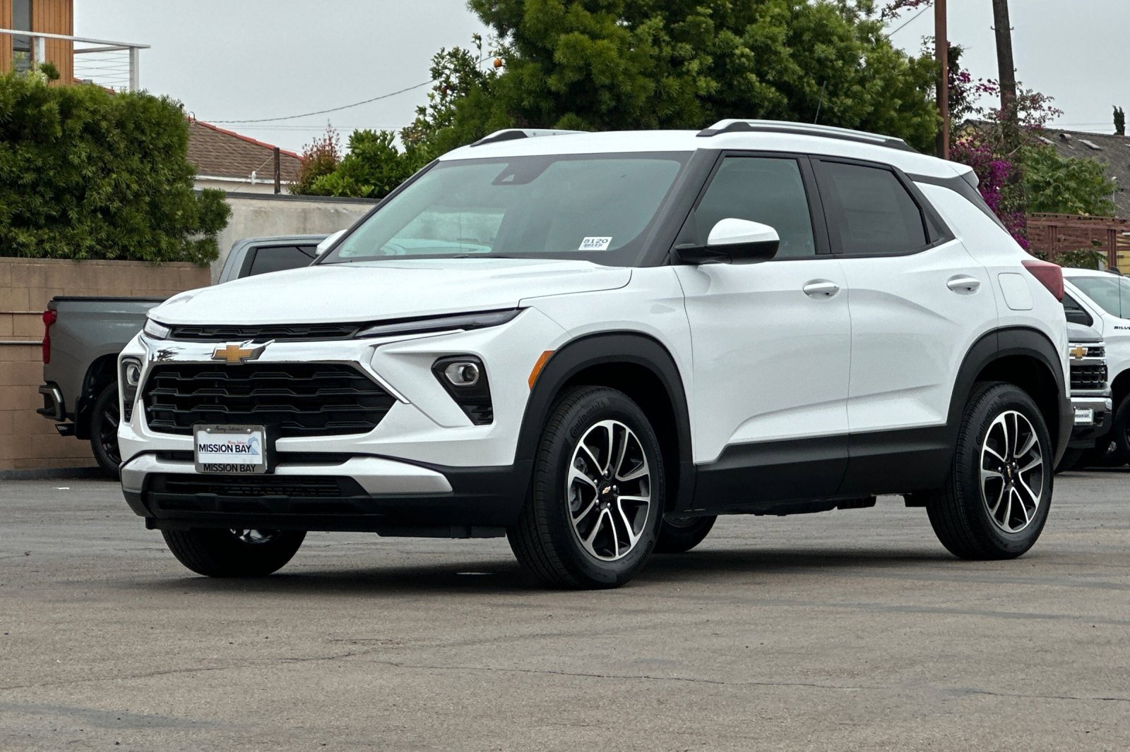 2026 Chevrolet Trailblazer LT photo 2
