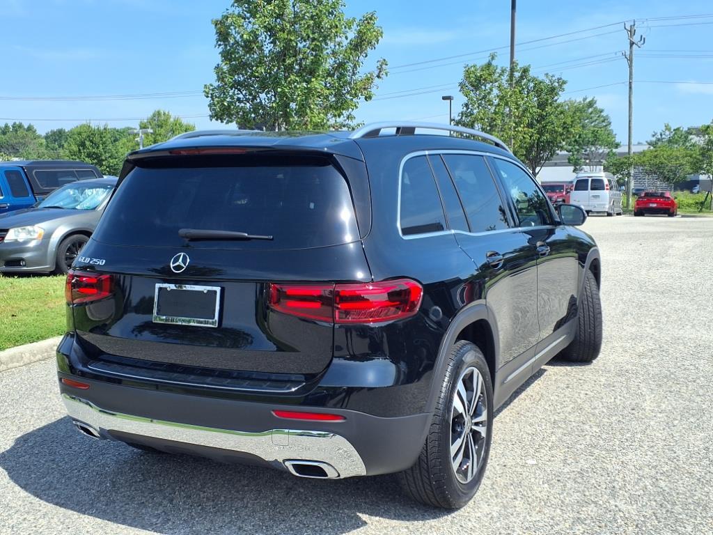 2025 Mercedes Benz GLB 250 photo 2