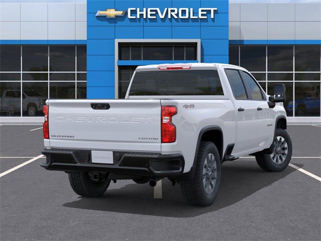 2026 Chevrolet Silverado Custom photo 4