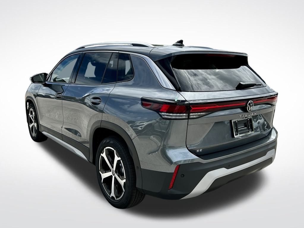 2025 Volkswagen Tiguan SE photo 3