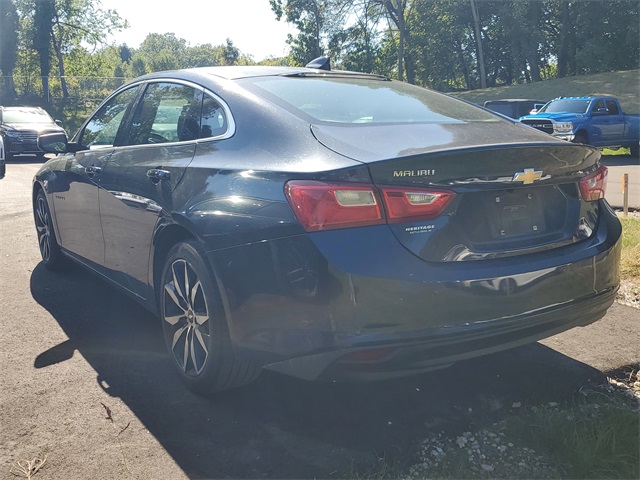2017 Chevrolet Malibu 1LT photo 2