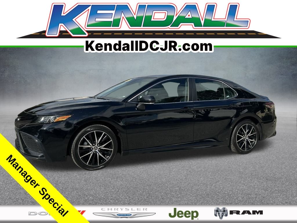 2023 Toyota Camry SE's photo