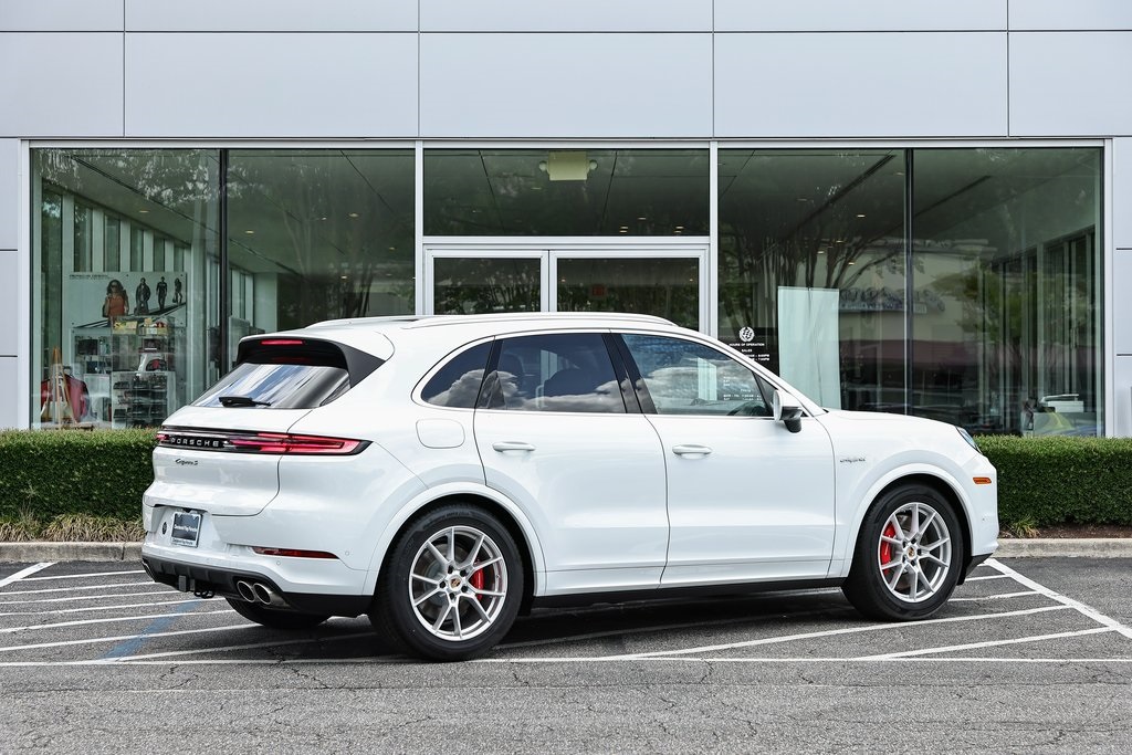 2025 Porsche Cayenne S E-Hybrid photo 7