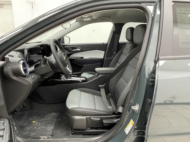 2026 Chevrolet Trax LT photo 4