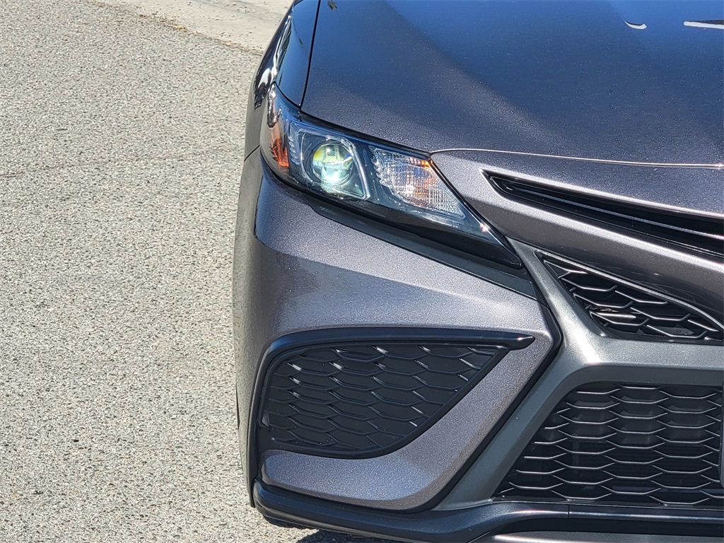 2022 Toyota Camry SE photo 3