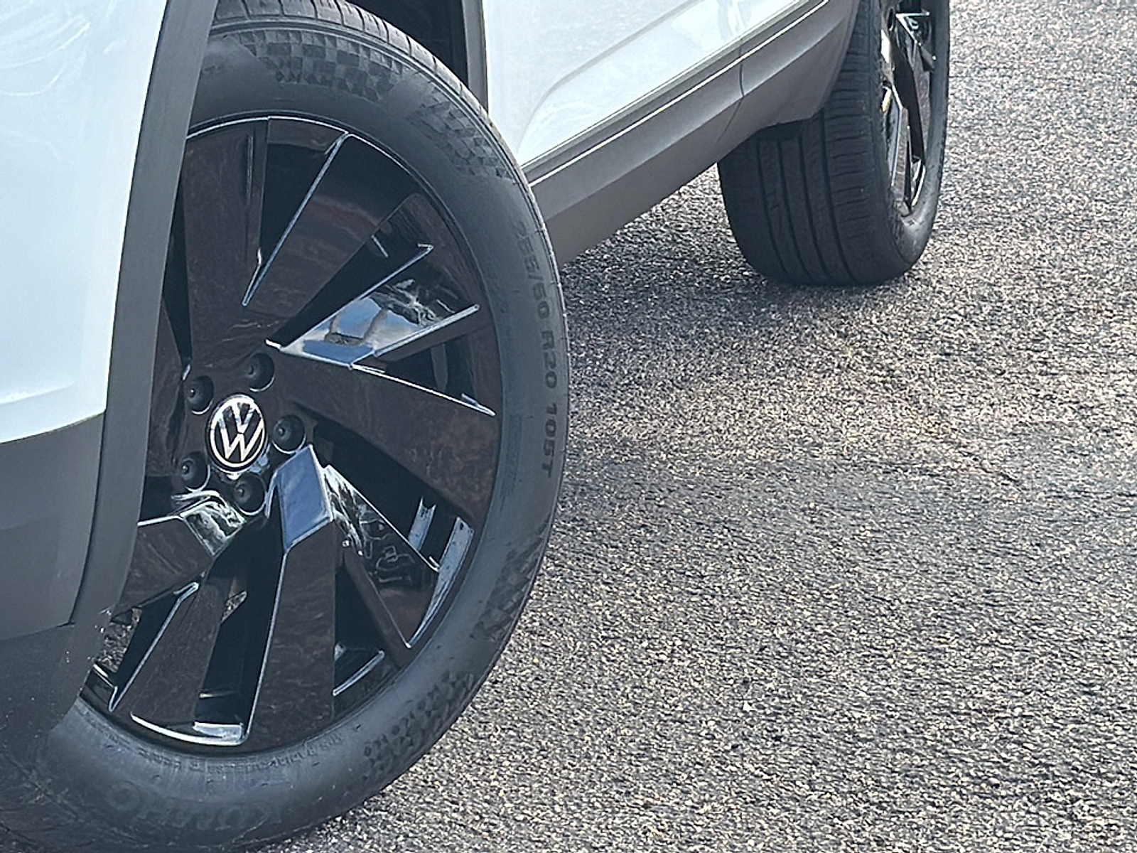 New 2025 Pure White Volkswagen 2.0T SE w/Technology image 2