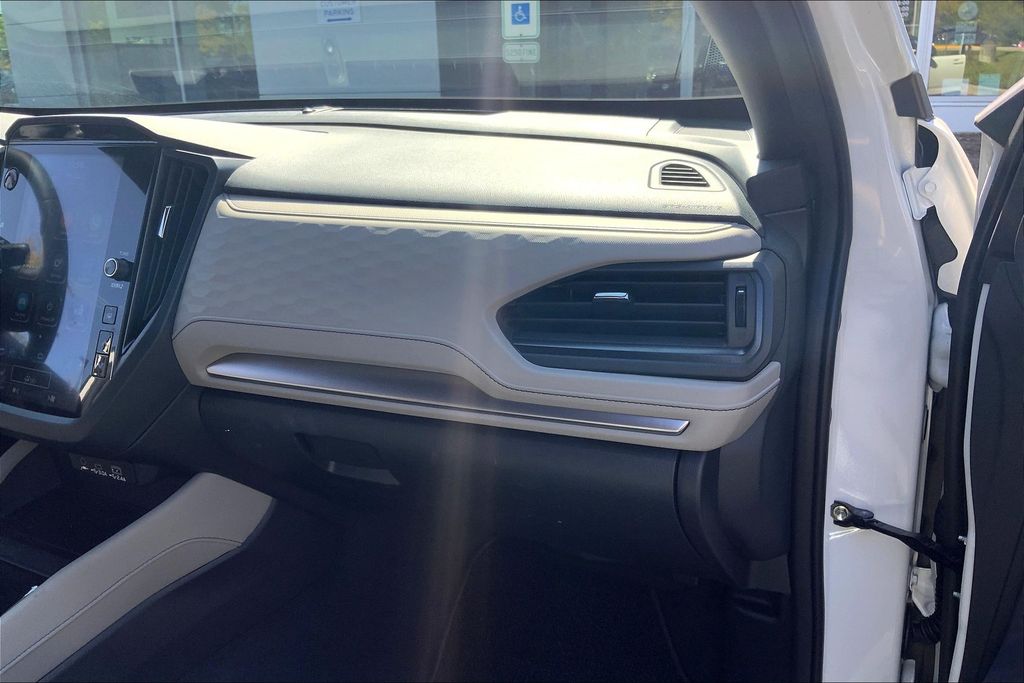 2025 Subaru Forester Premium Base photo 16