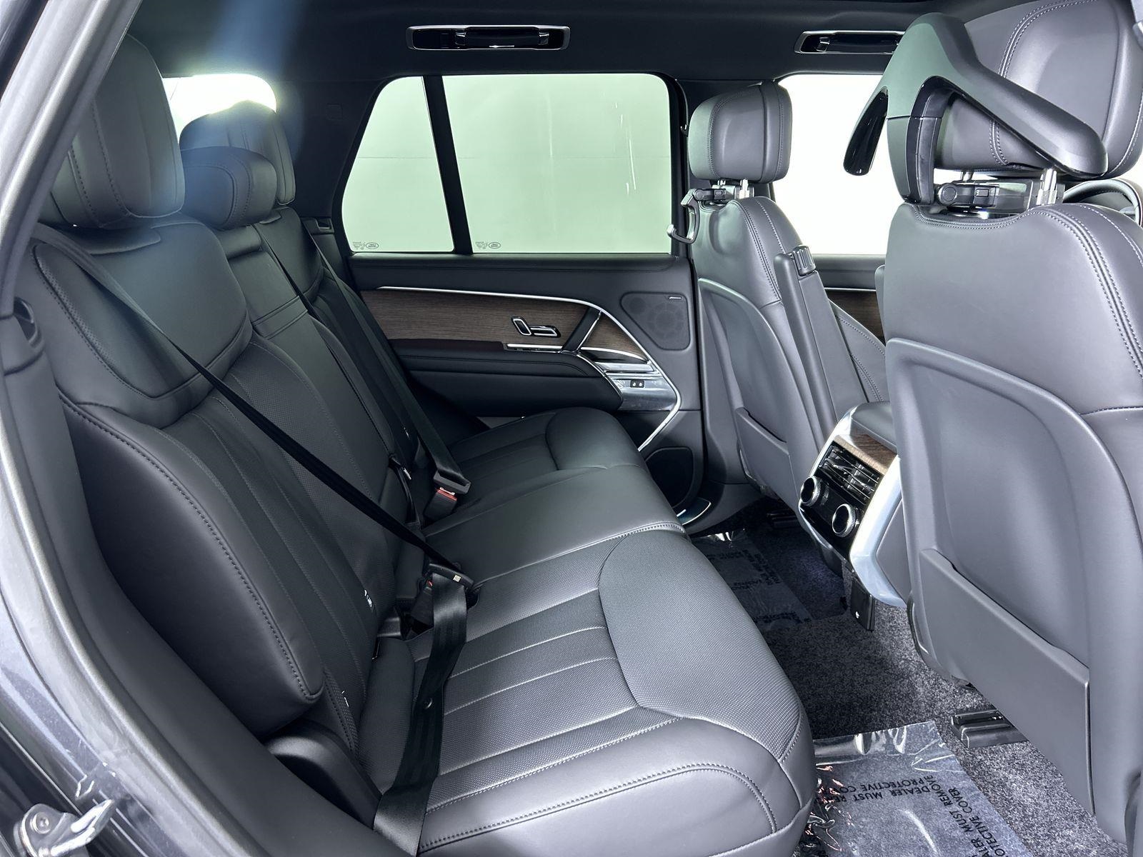 2025 Land Rover Range Rover SE photo 28