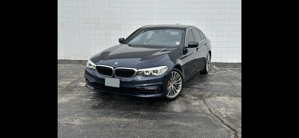 2018 BMW 5 Series 530e's photo