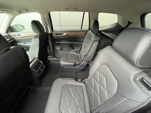 2025 Volkswagen Atlas SE Technology photo 3