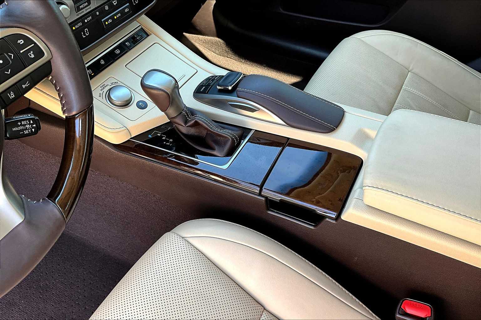 2017 Lexus ES 350 photo 14