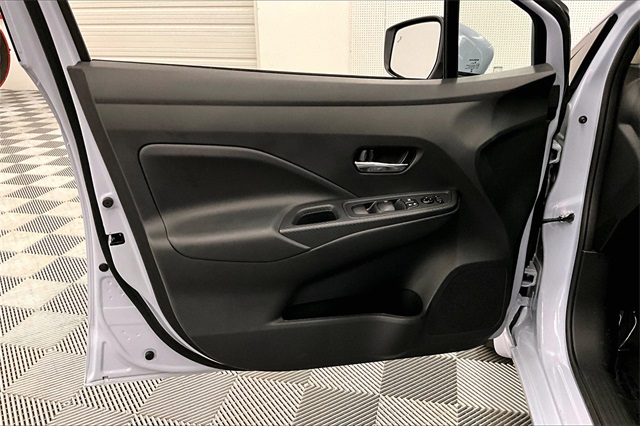 2025 Nissan Versa 1.6 SV photo 25