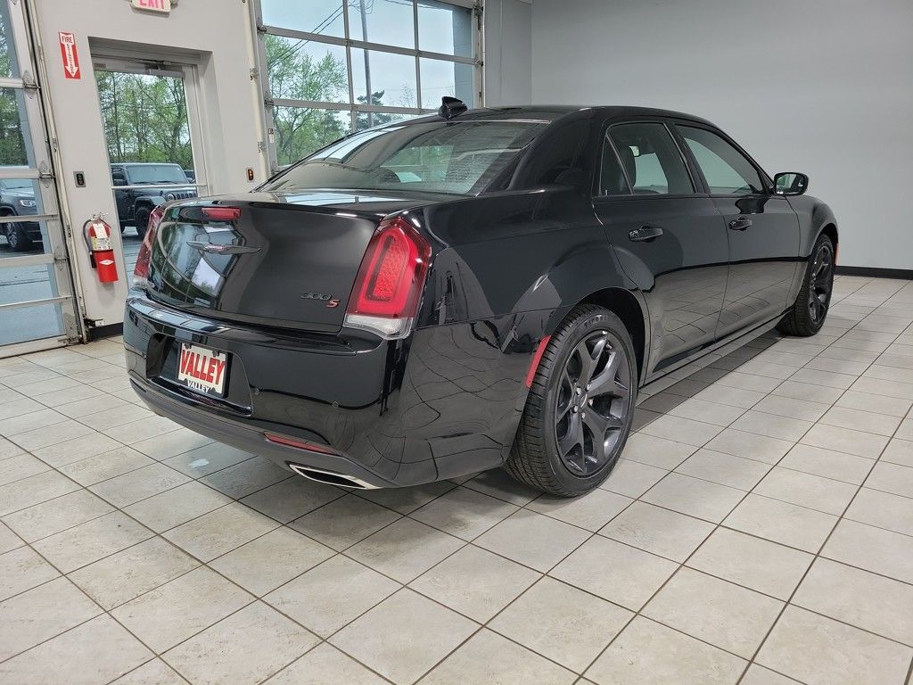 2023 Chrysler 300 S photo 6