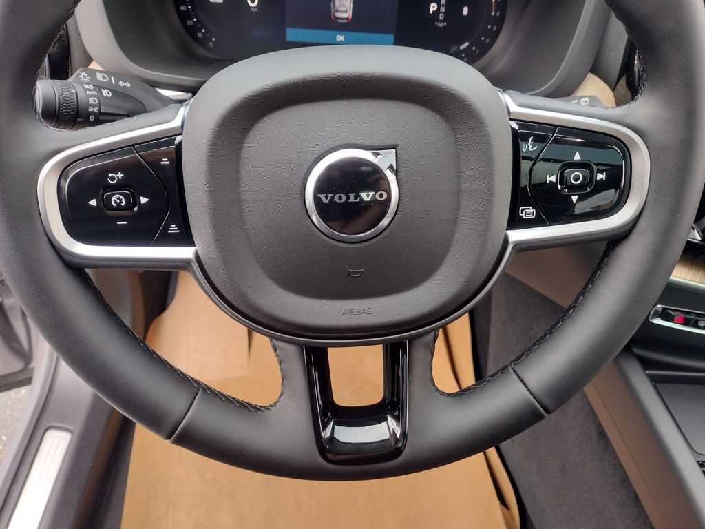 2026 VOLVO XC60 - Image 12