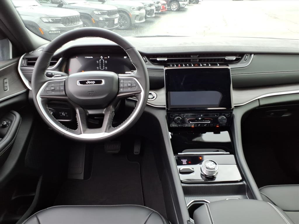 2025 Jeep Grand Cherokee Limited photo 13