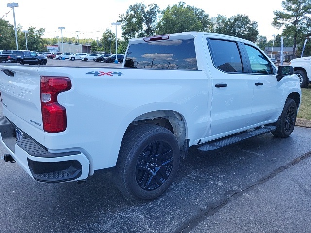 2024 Chevrolet Silverado 1500 Custom photo 2