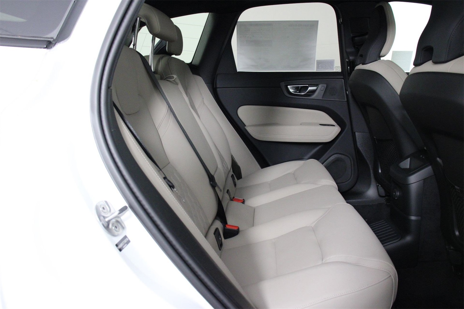 2026 Volvo XC60 Hybrid T8 Plus photo 11