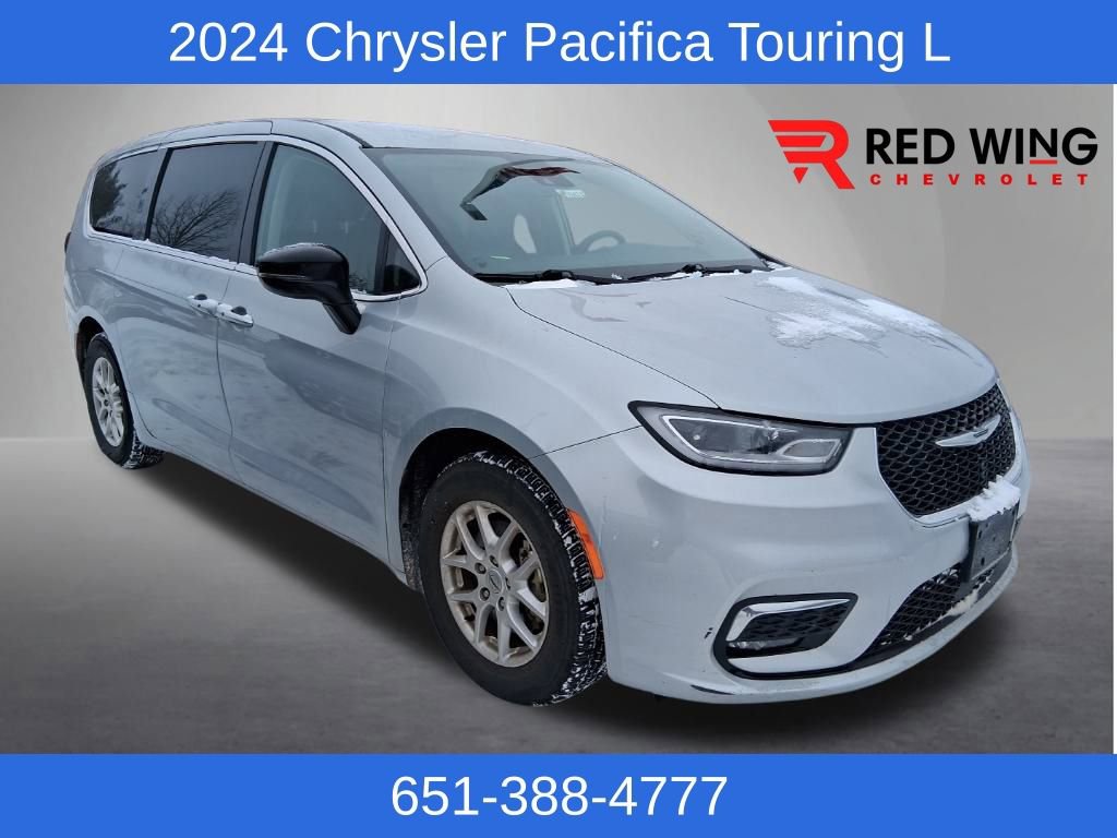 2024 Chrysler Pacifica Touring L's photo