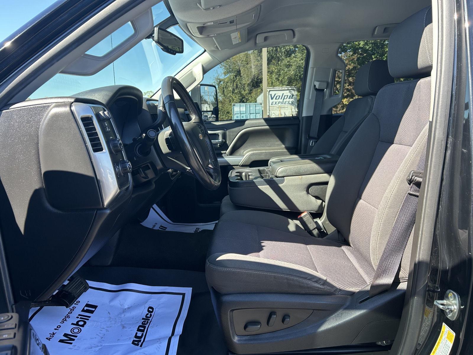 2018 Chevrolet Silverado 2500HD LT photo 17