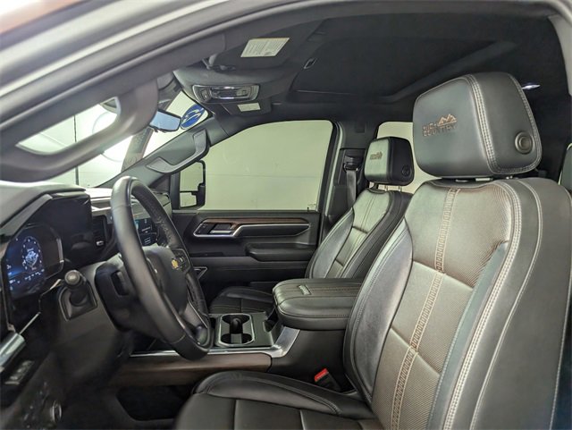 2025 Chevrolet Silverado 2500HD High Country photo 10