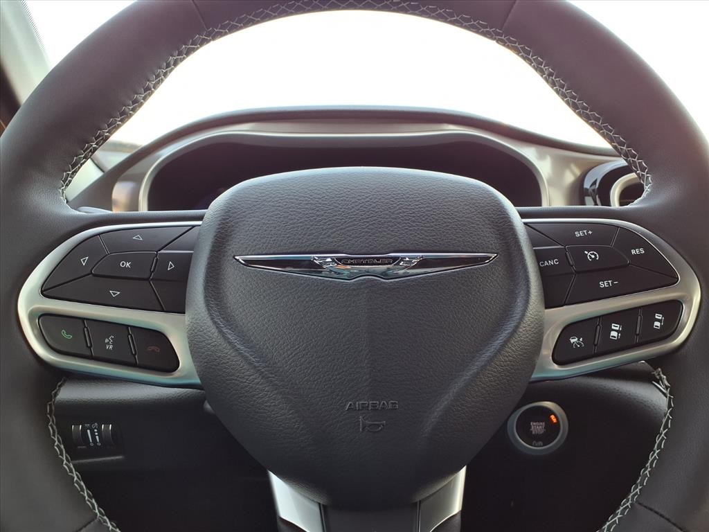2026 Chrysler Pacifica photo 21