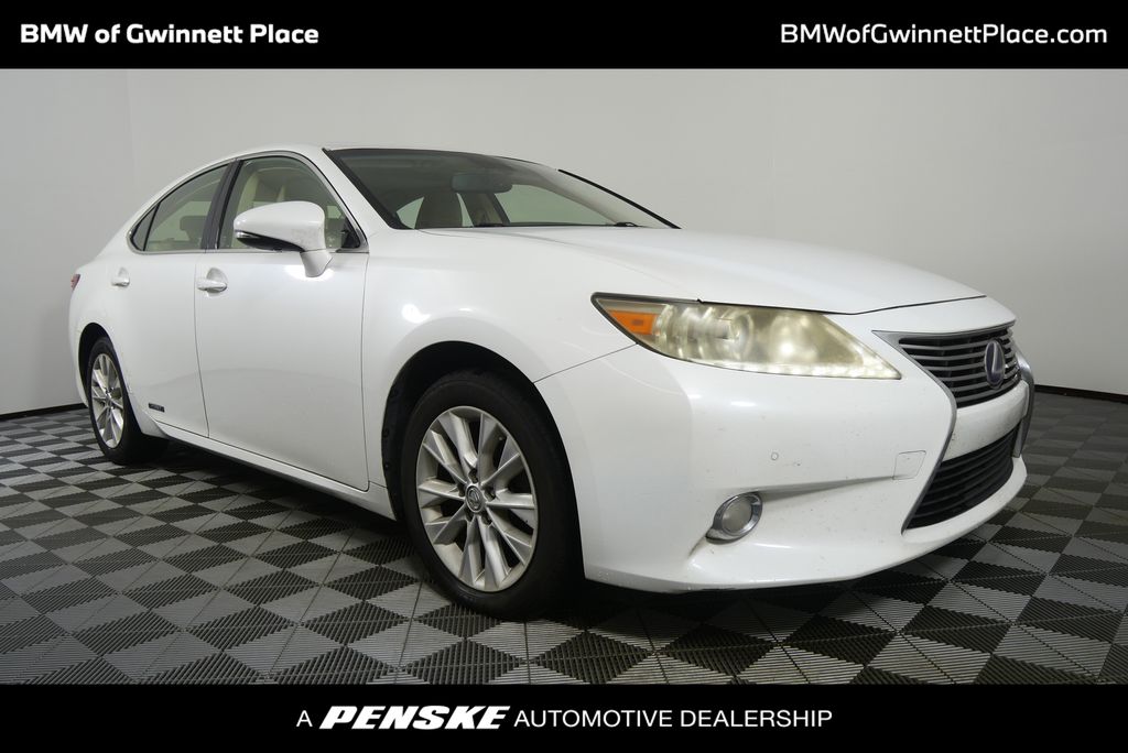 2013 Lexus ES 300h's photo