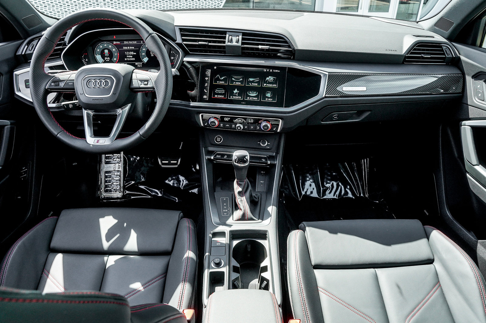2025 Audi Q3 S line Premium Plus photo 4