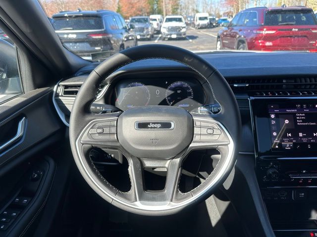 2025 Jeep Grand Cherokee Laredo photo 17